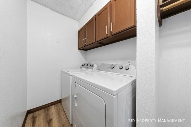 Building Photo - 1418 Santa Margarita St