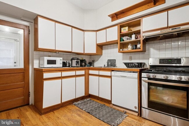 Building Photo - 505 W 19th St