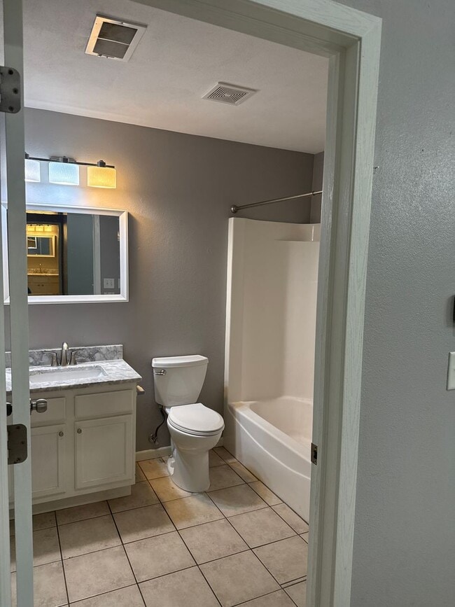 Building Photo - 921 Minns Dr