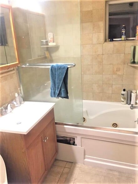 Building Photo - 166 Pearl St