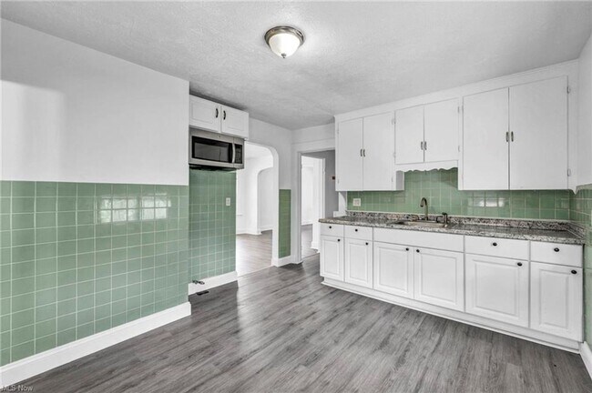 Building Photo - 4302 W 30th St