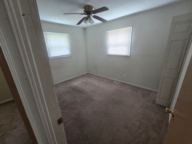 Building Photo - 3 Bedroom 1 Bathroom 1375.00