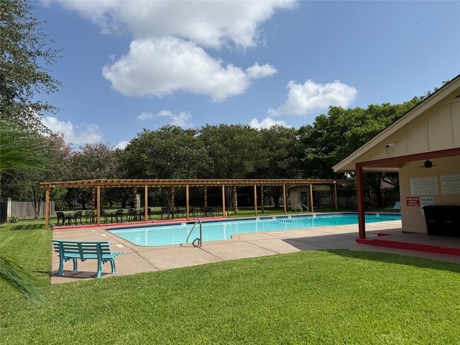 Building Photo - 1703 Windy Knoll Dr