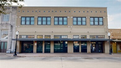 Building Photo - 206 N Main St