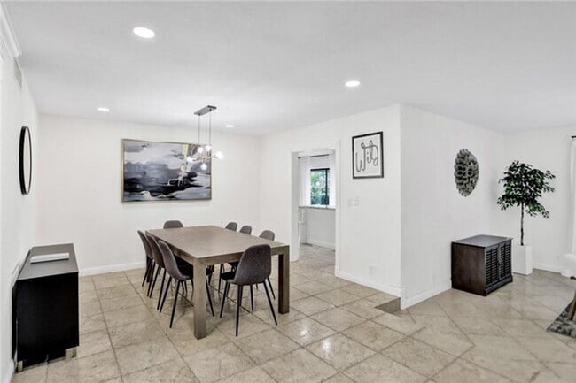 Building Photo - Single Family Home 5/3