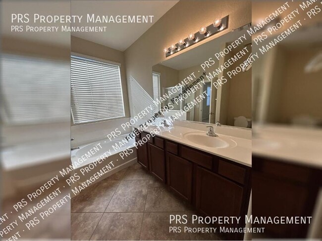 Building Photo - 2747 E Clifton Ave