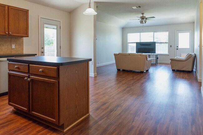 Building Photo - 113 Coreopsis Cove