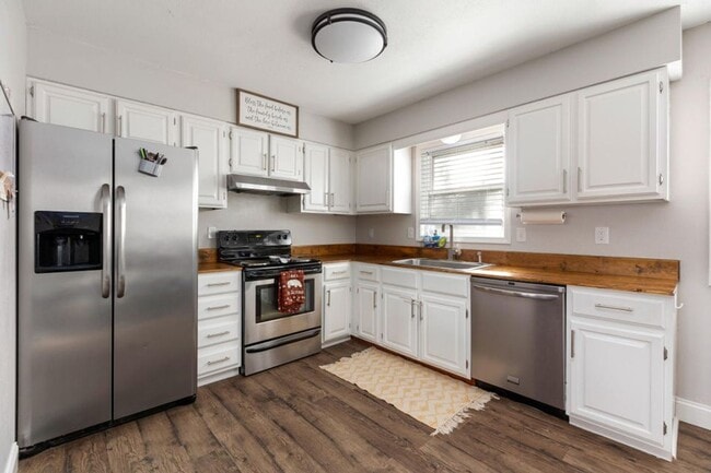 Building Photo - Beautiful Single Family Home