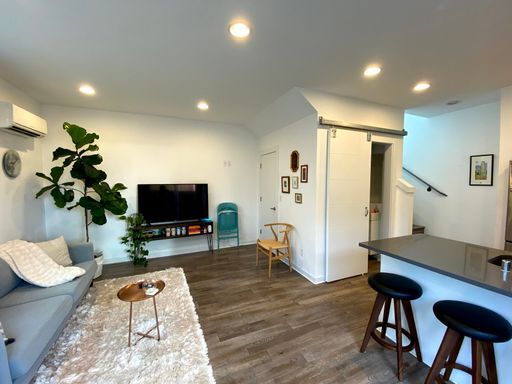 Building Photo - Keep $500! Modern Townhouse in South Park!