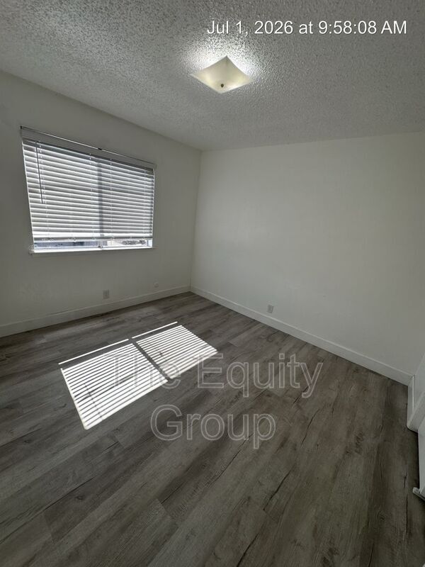 Building Photo - 116 W Murray Ave