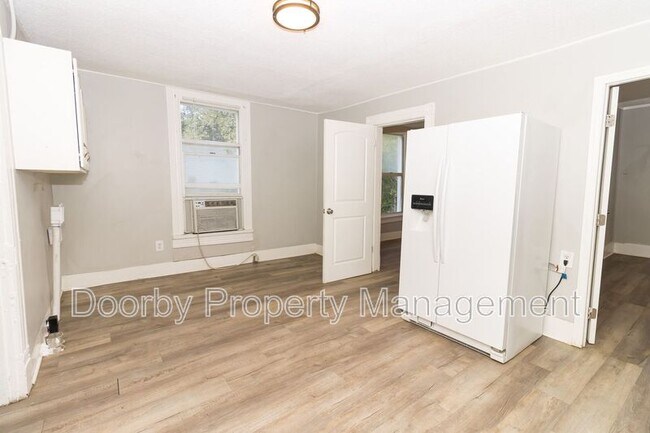 Building Photo - 2901 E 47th St