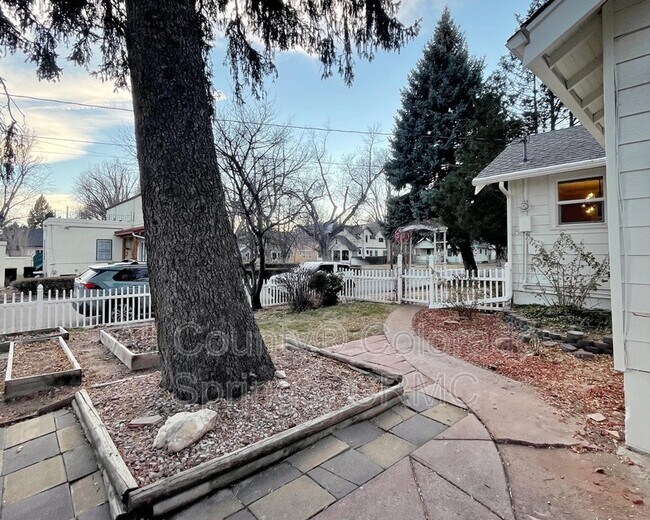 Building Photo - 2003 N El Paso St