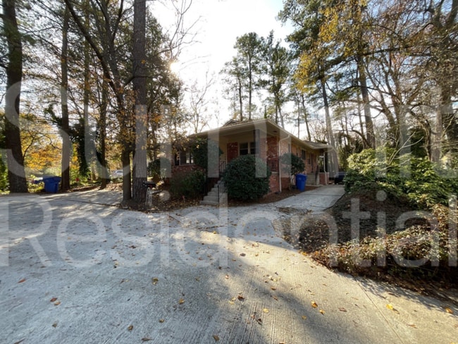 Building Photo - 911 Lindbergh Drive NE