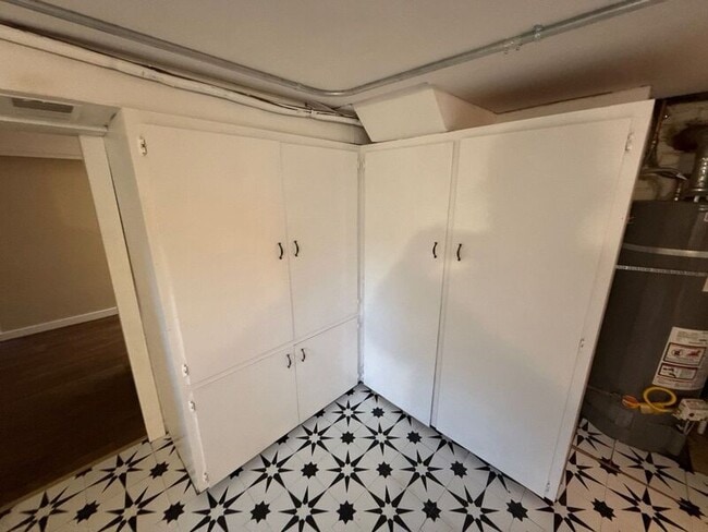 Building Photo - 1615 D St NE