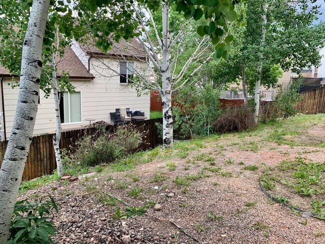 Building Photo - *STUNNING* 3 BEDROOM IN STETSON HILLS