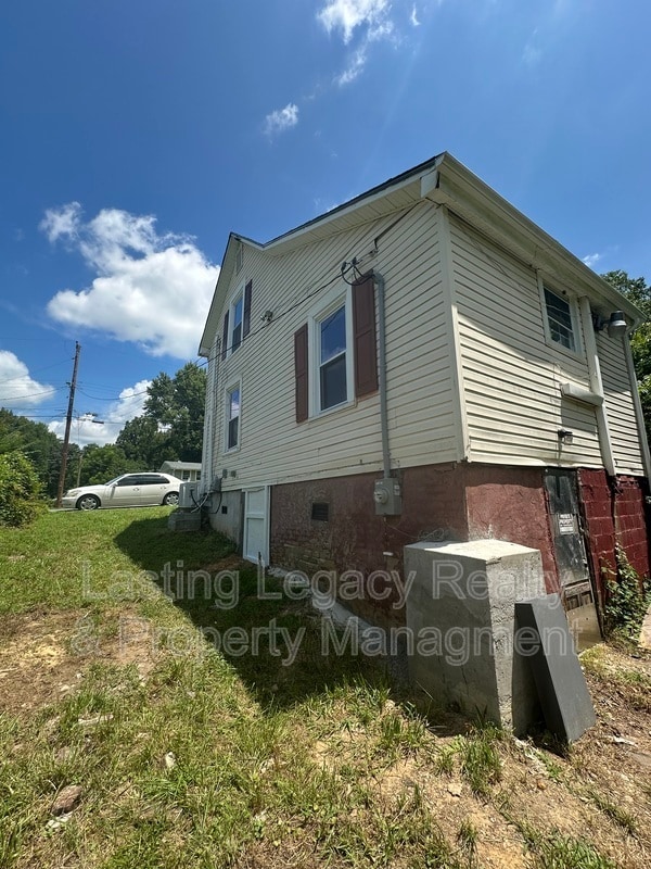 Building Photo - 329 Jackson St