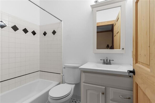 Building Photo - 1528 Schnell Dr