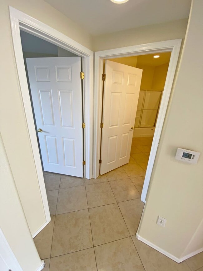 Building Photo - MAY MOVE IN SPECIAL - 1 Bedroom 1 Bath in ...
