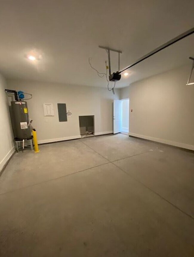 Building Photo - 139 Danbury Ct