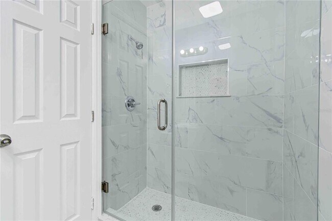 Building Photo - 140 112th Ave N