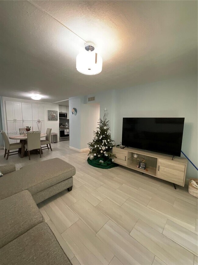 Building Photo - 820 NW 87th Ave