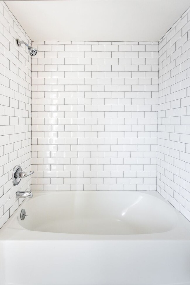 Building Photo - Loft Style One Bed