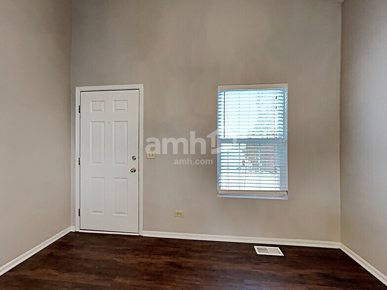 Building Photo - 5756 Emerald Pointe Dr