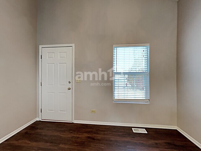 Building Photo - 5756 Emerald Pointe Drive