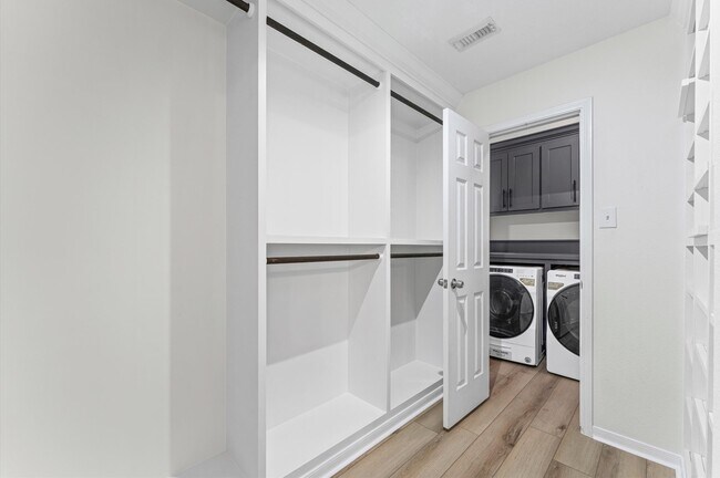 Building Photo - 13402 Great Creek Dr