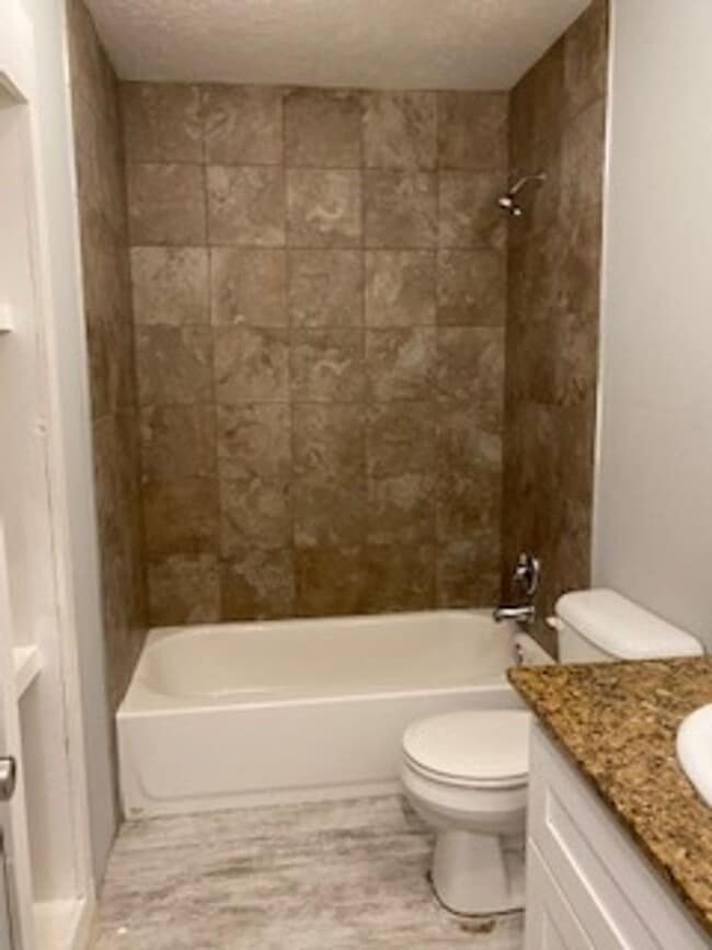 Building Photo - 2 Bed, 2 Bath in Southwest Springfield