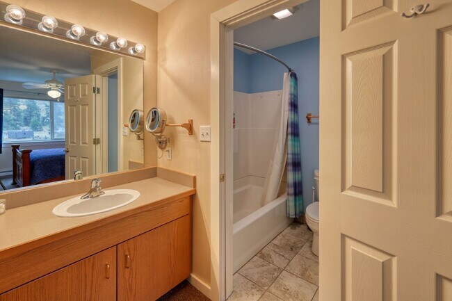 Building Photo - 313 Firelight Dr