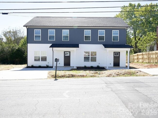Building Photo - 816 Fairview St