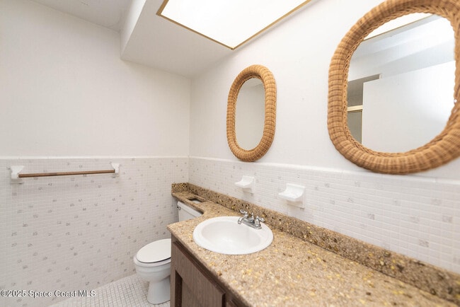 Building Photo - 2511 Country Club Dr