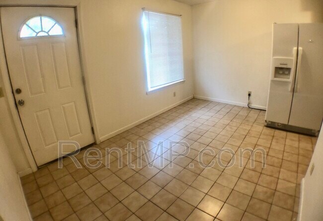 Building Photo - 722 W Broomfield St