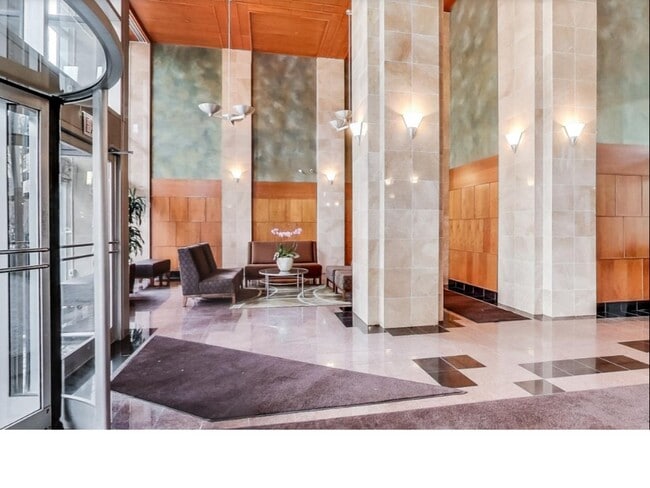 Contemporary lobby - 1122 N Clark St