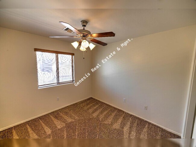 Building Photo - Three Bedroom in Southeast Tucson