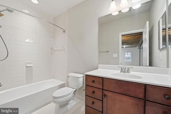 Building Photo - 42240 Hiddenwood Ln