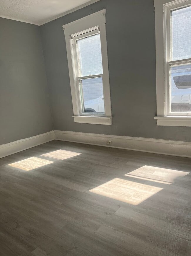 Building Photo - Section 8 Accepted! Cozy 3-Bedroom Home!