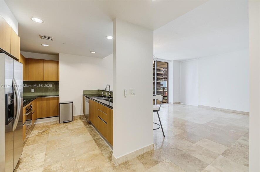 Building Photo - 1050 Brickell Ave