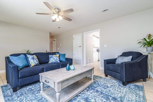 Building Photo - 309 Green Oak Dr