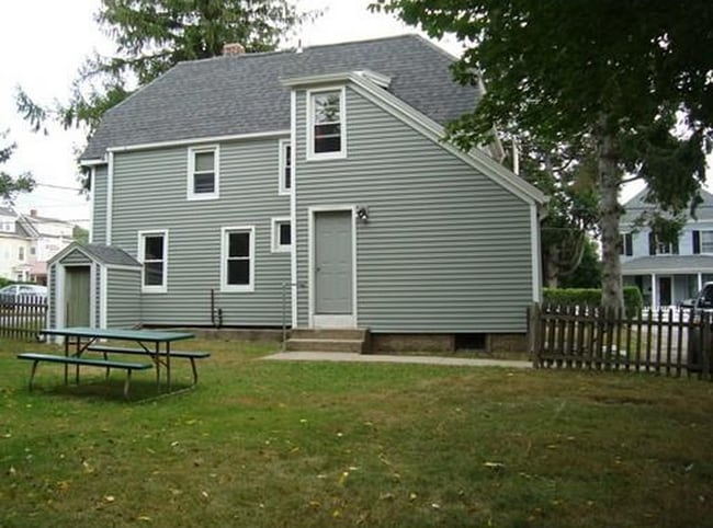 Building Photo - 8 Main St