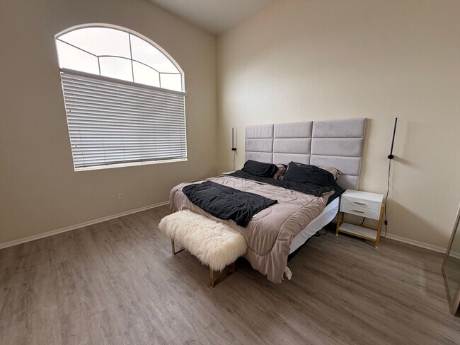 Building Photo - Modern 3 Bed, 3 Bath Home with New Appliances, A/C, 2 Car Garage, Patio, and Balcony