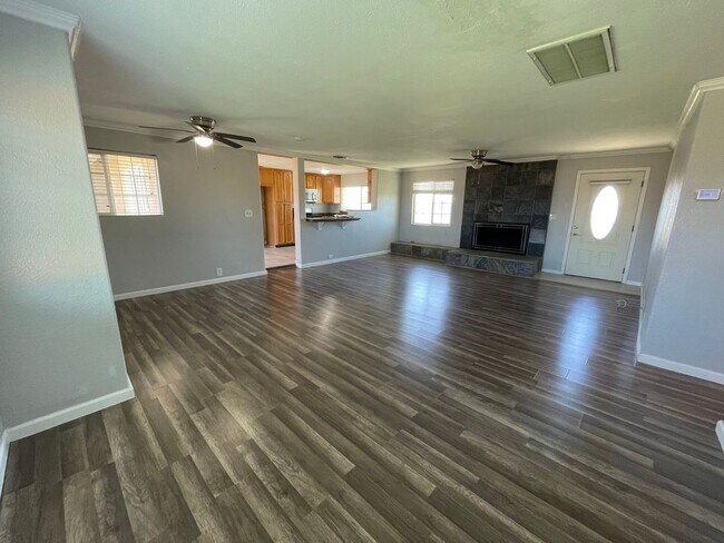 Building Photo - Country Charm Living Single Story Ranch Home