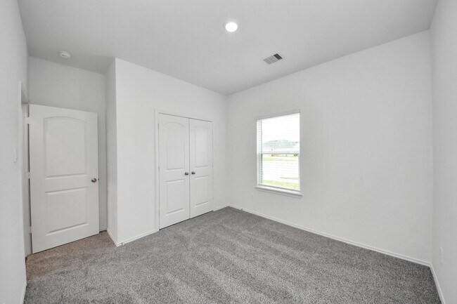 Building Photo - 6127 Ginevra Summers Dr