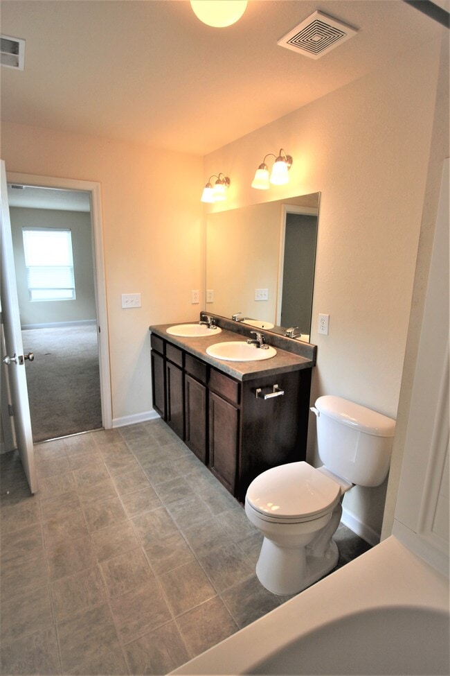 Building Photo - 269 Bermuda Lakes Dr