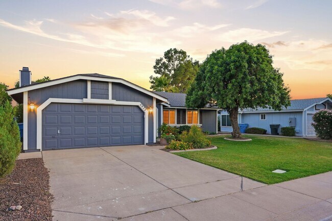 Building Photo - 4 Bed Home in Scottsdale Quarter!!