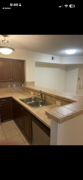 Building Photo - 1707 Village Blvd