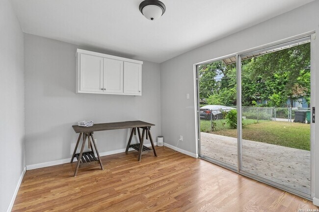 Building Photo - 623 Weizmann St