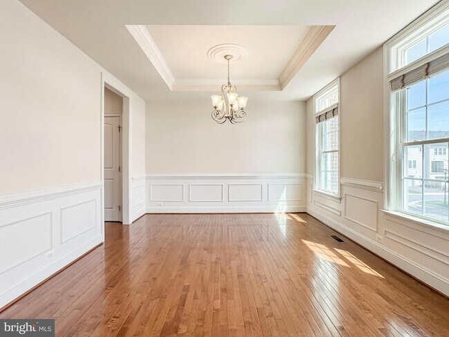 Building Photo - 42365 Pine Forest Dr