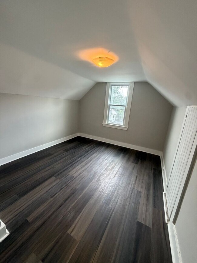 Building Photo - 82 Brookside Ave